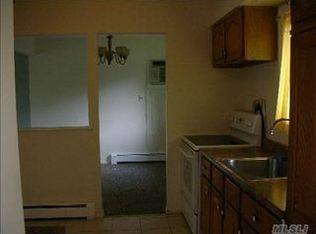 24 Reeves Ave, Farmingdale, NY 11735