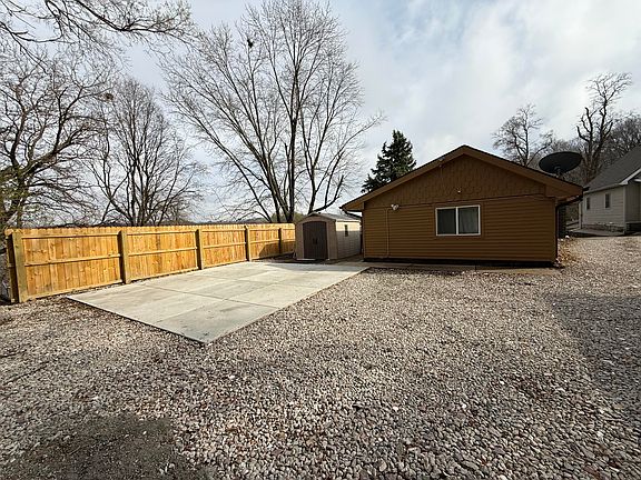 2nd image of 124 Hunter Ave