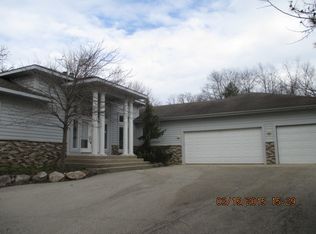 7208 Hillside Dr, Spring Grove, IL 60081