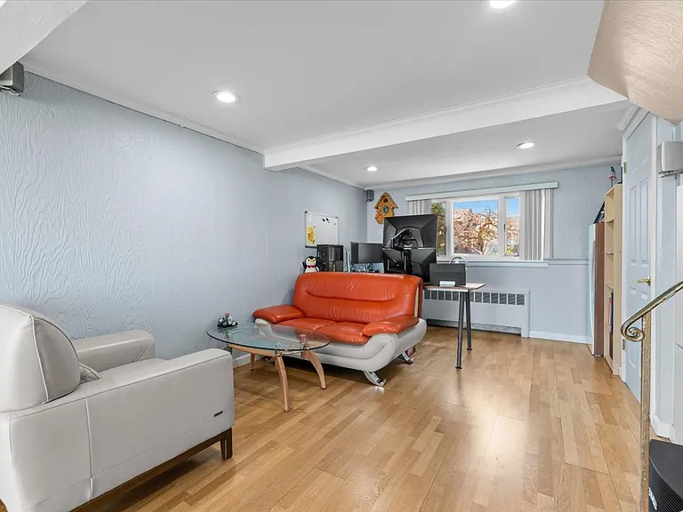 20 Pickwick Dr W — Photo 12
