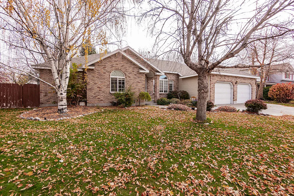 5 bed, 3744 sqft, $3,000 — Photo 1