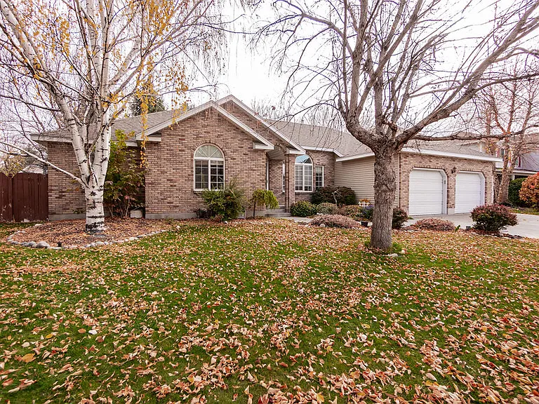 3915 Woodhaven Ln — Photo 1