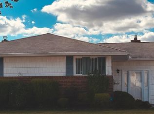 11 Adrienne Dr, Old Bethpage, NY 11804