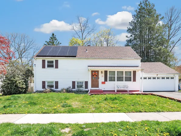 35 Pembroke Road, Hamden, CT 06514