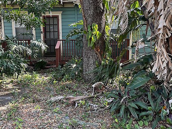 3rd image of 6801 S Himes Ave