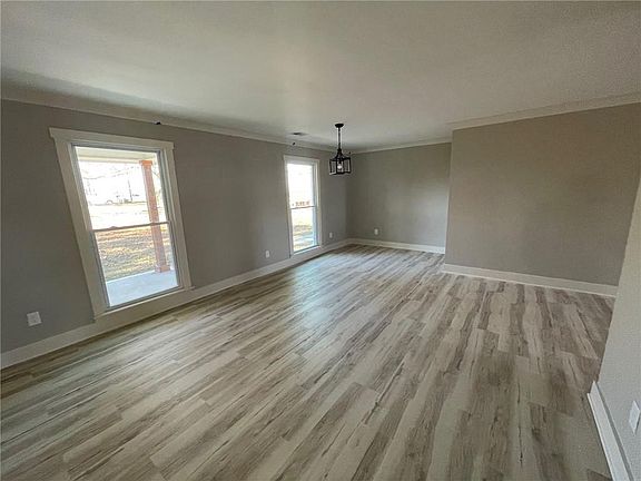 5th image of 21 Ridgeview Dr