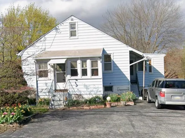1137 E Main St, Douglassville, PA 19518