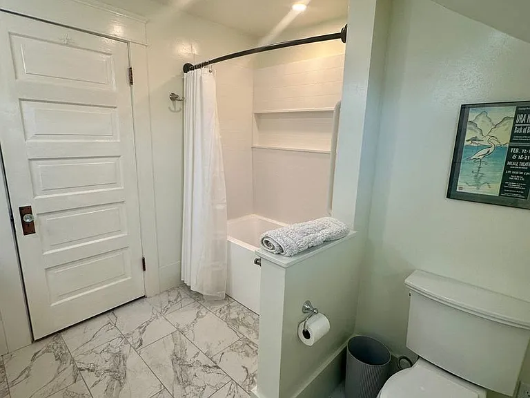 251 15th St #B — Photo 12