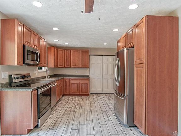 4th image of 12 Grantwood Dr