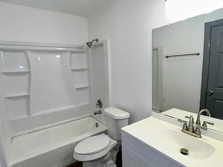 2906 Treasure Hills Blvd #C — Photo 19