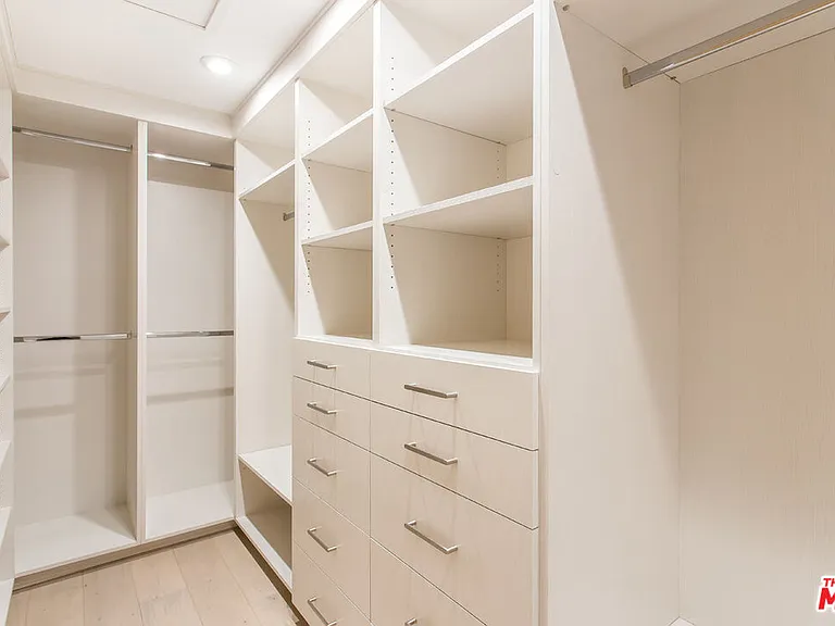 1413 Queens Rd — Photo 23