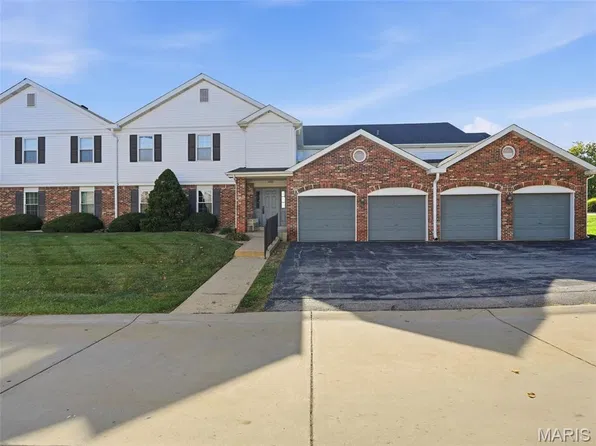 4308 Sunridge Dr APT B, Saint Louis, MO 63125