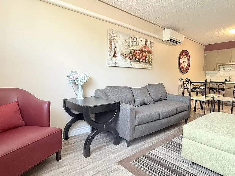 360 Tecumseh Rd W — Photo 5