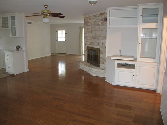 3rd image of 3004 Oakhaven Dr