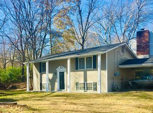 1042 Woodland Trails Dr, Fenton, MO 63026