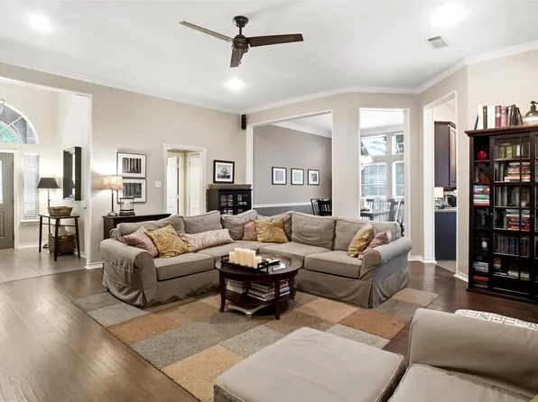 106 Honeysuckle Dr, Justin, TX 76247