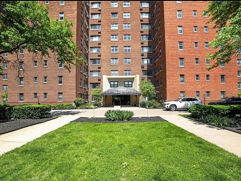 11720 Edgewater Dr #510 — Photo 2