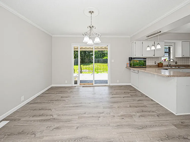 1429 Highland Dr — Photo 10