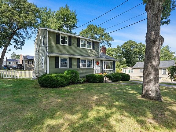 3rd image of 11 Lookout Ave
