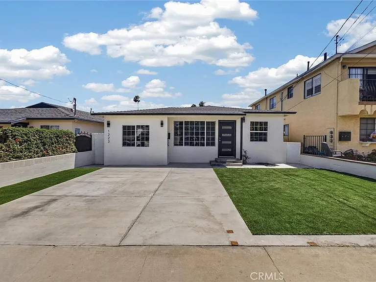 1223 W 23rd St — Photo 2