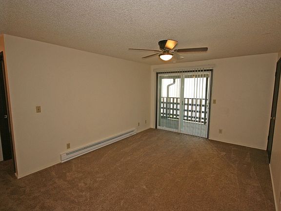 3rd image of 139 NW Jackson St APT 8