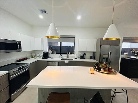 2nd image of 310 SW 9th St #1