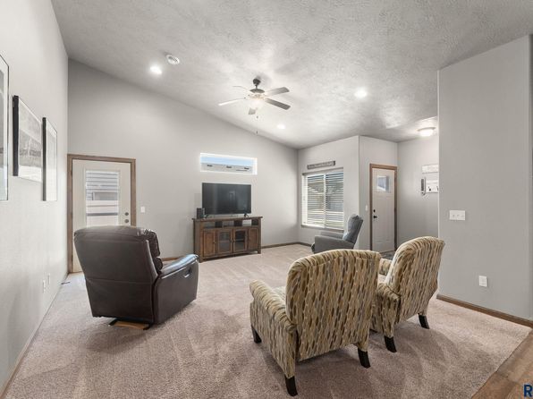 4416 W Townsley Pl, Sioux Falls, SD 57108