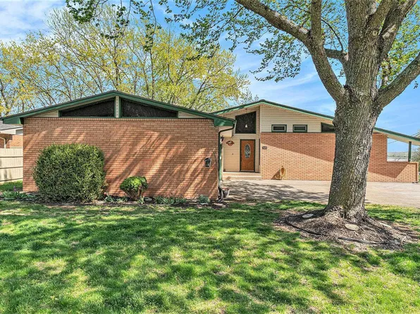 628 Delaware Dr, Ozawkie, KS 66070