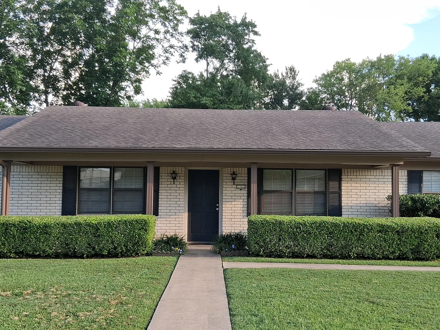 4 bed, 2500 sqft, $1,850 — Photo 1