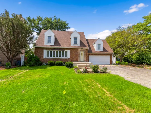 1801 W Carriage Ct, Addison, IL 60101