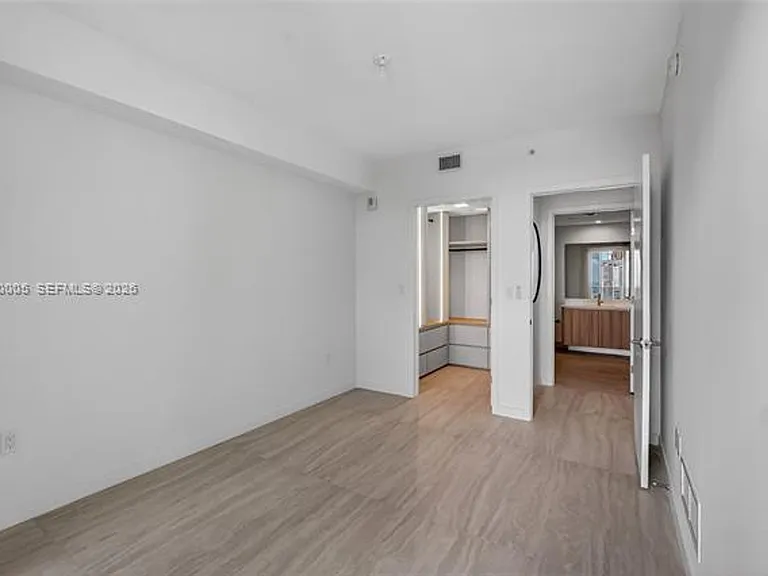 77 5th St #4202 — Photo 29