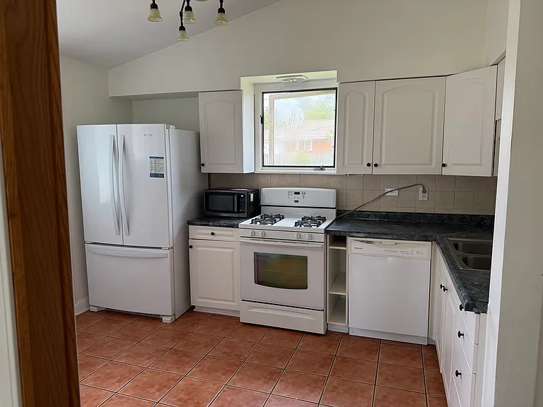 212 Valerie Ct — Photo 16