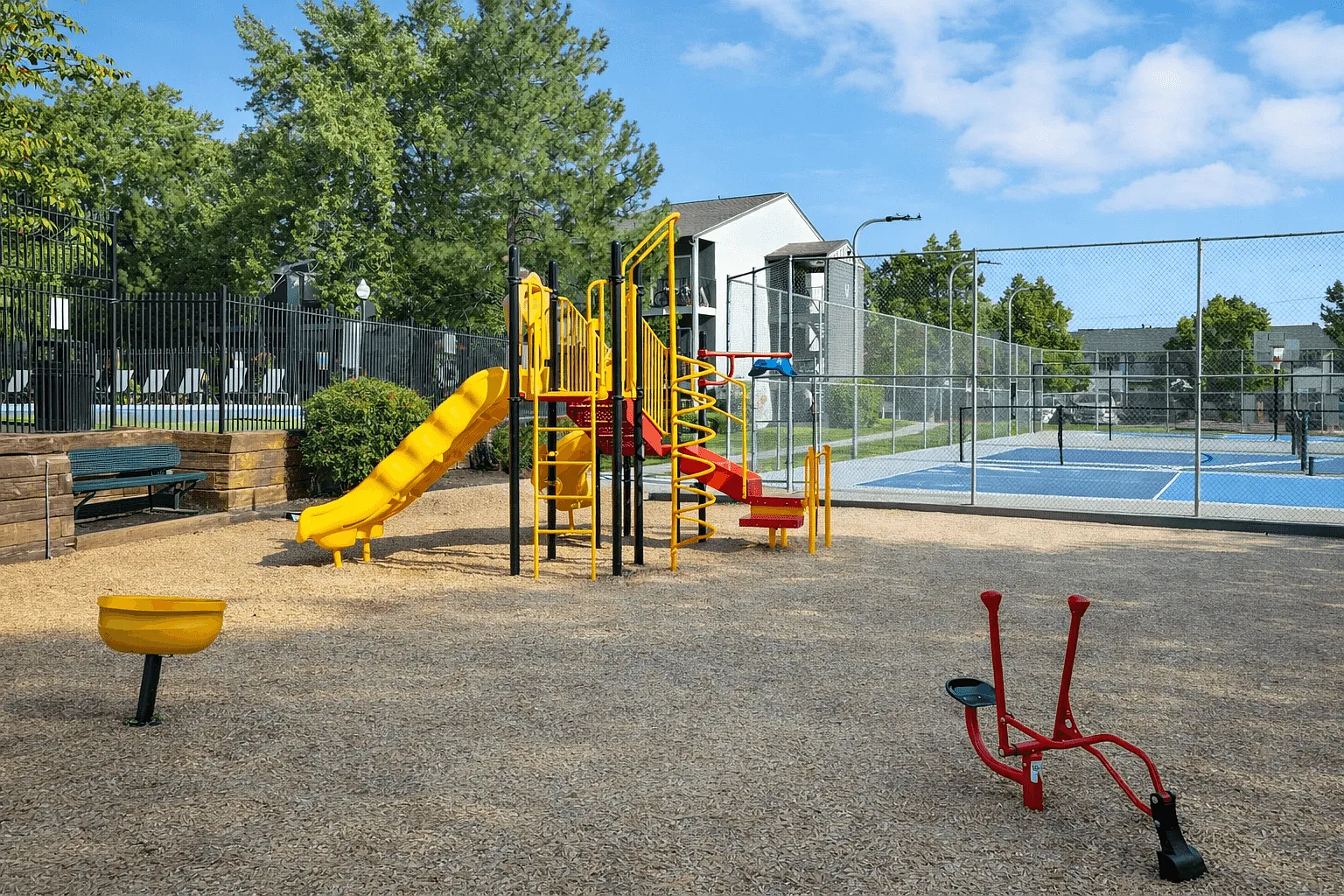 Crossroads Apartments — Photo 4