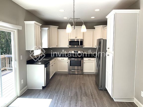 4th image of 117 Farmers Folly Dr