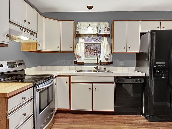2nd image of 9 Amber Ct