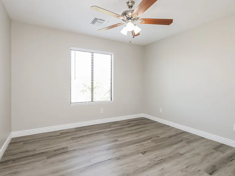 2191 E Greenlee Ave — Photo 11