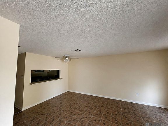 2nd image of 1737 Southpointe Dr