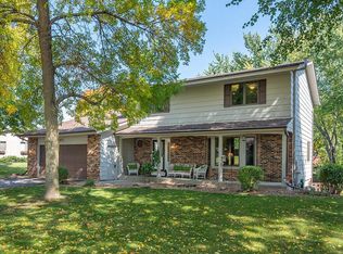 7472 Saratoga Dr, Chanhassen, MN 55317