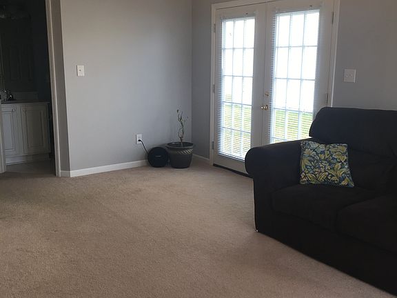 3rd image of 205 Portsmouth Dr
