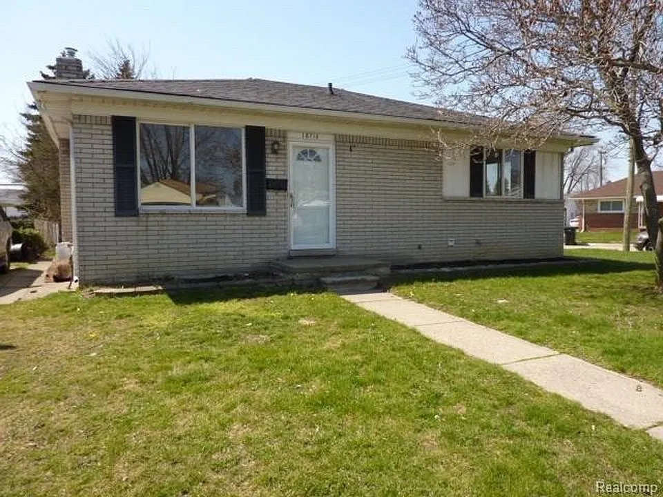 3 bed, 1044 sqft, $1,900 — Photo 2