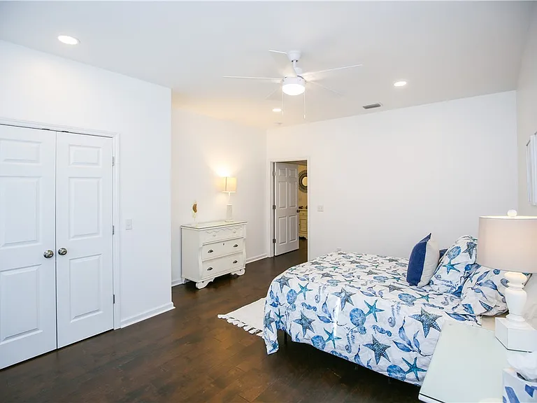 214 Clarke St — Photo 24