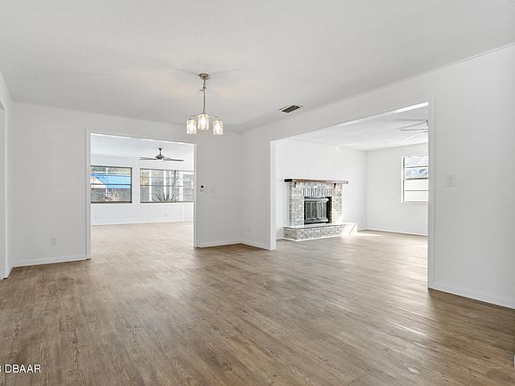 5th image of 359 Wilmette Cir