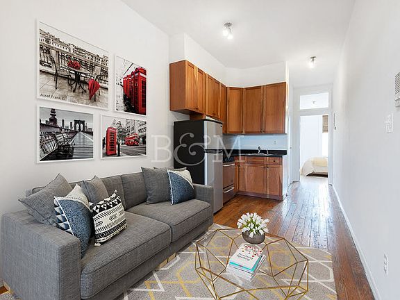 5th image of 327 Manhattan Ave APT 3R