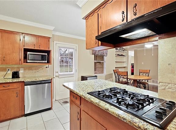 2nd image of 335 Brook Hollow Dr