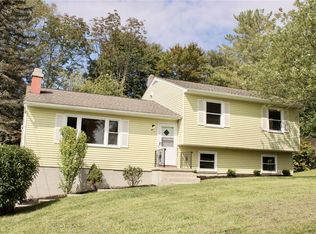 42 Mandalay Dr, Poughkeepsie, NY 12603