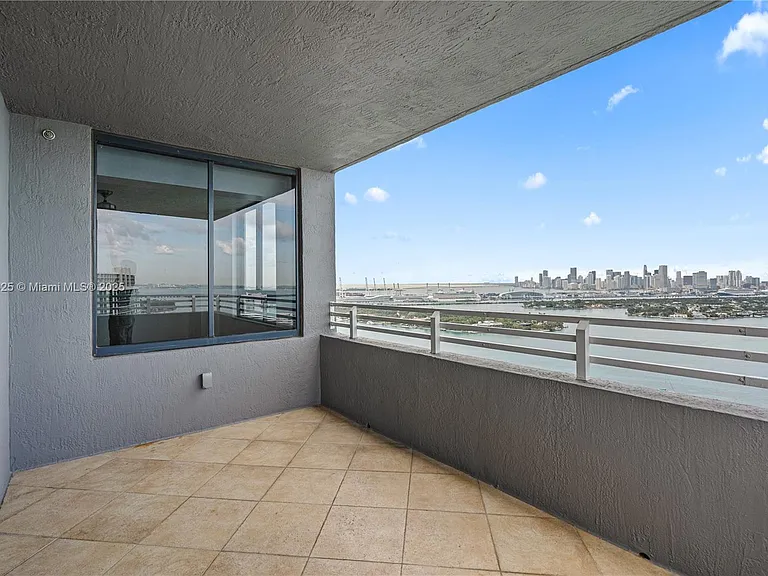 1300 West Ave #2700 — Photo 28