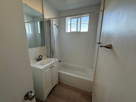 4th image of 2724 1/2 E 2nd St