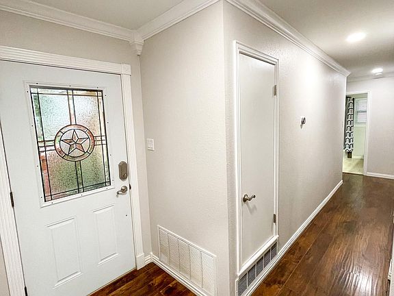 4th image of 5549 Southmoor Dr