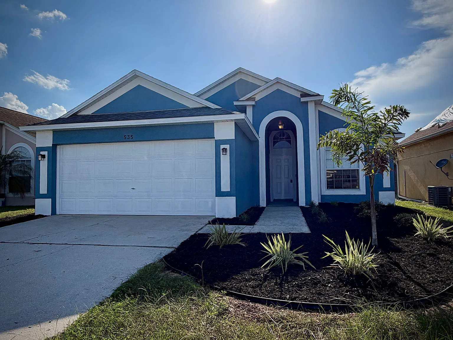 3 bed, 1393 sqft, $2,100 — Photo 1