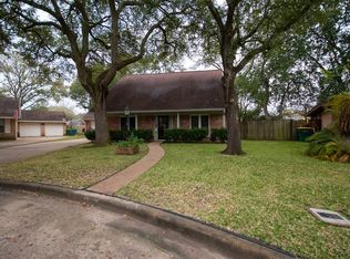 14 Chimney Corners Dr, La Marque, TX 77568